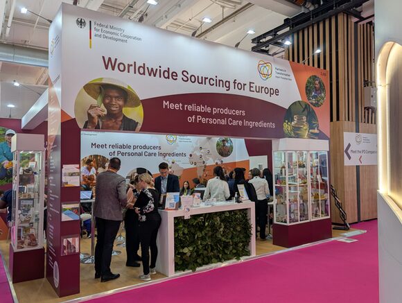 Visuelle Kommunikation Messestand - Messegrafik